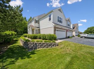 1529 Glacier Trl, Carpentersville, IL 60110