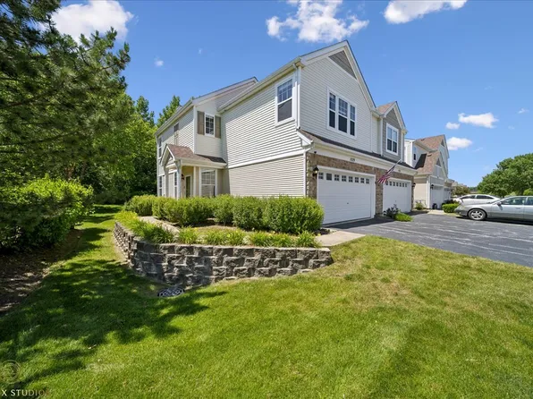 1529 Glacier Trl, Carpentersville, IL 60110