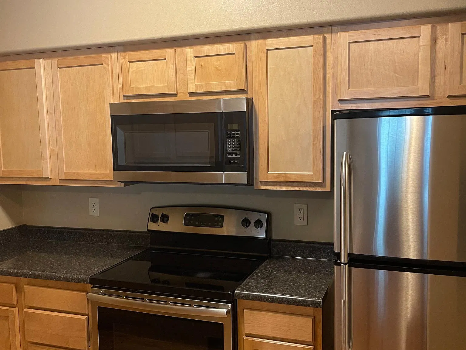 1 bed, 100 sqft, $1,352 — Photo 2