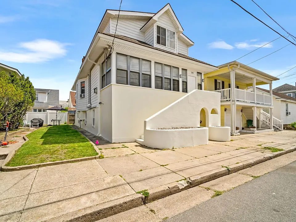105 N New Haven Ave #2