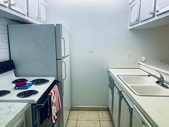 3rd image of 210 N Bayshore Blvd APT 204