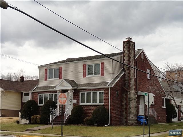 2nd image of 341 Westervelt Pl #2