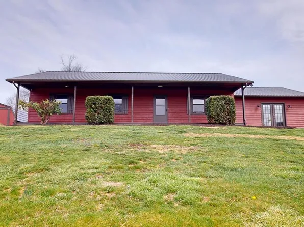 1045 W Chilhowie St, Marion, VA 24354