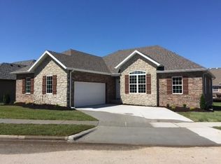 607 E Thornhill Dr, Nixa, MO 65714