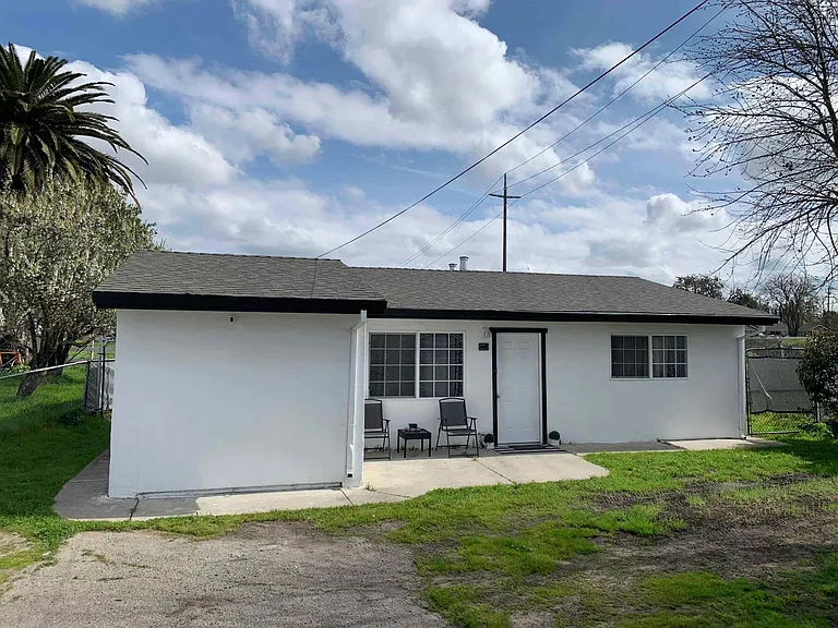 Front yard w/ porch & Parking