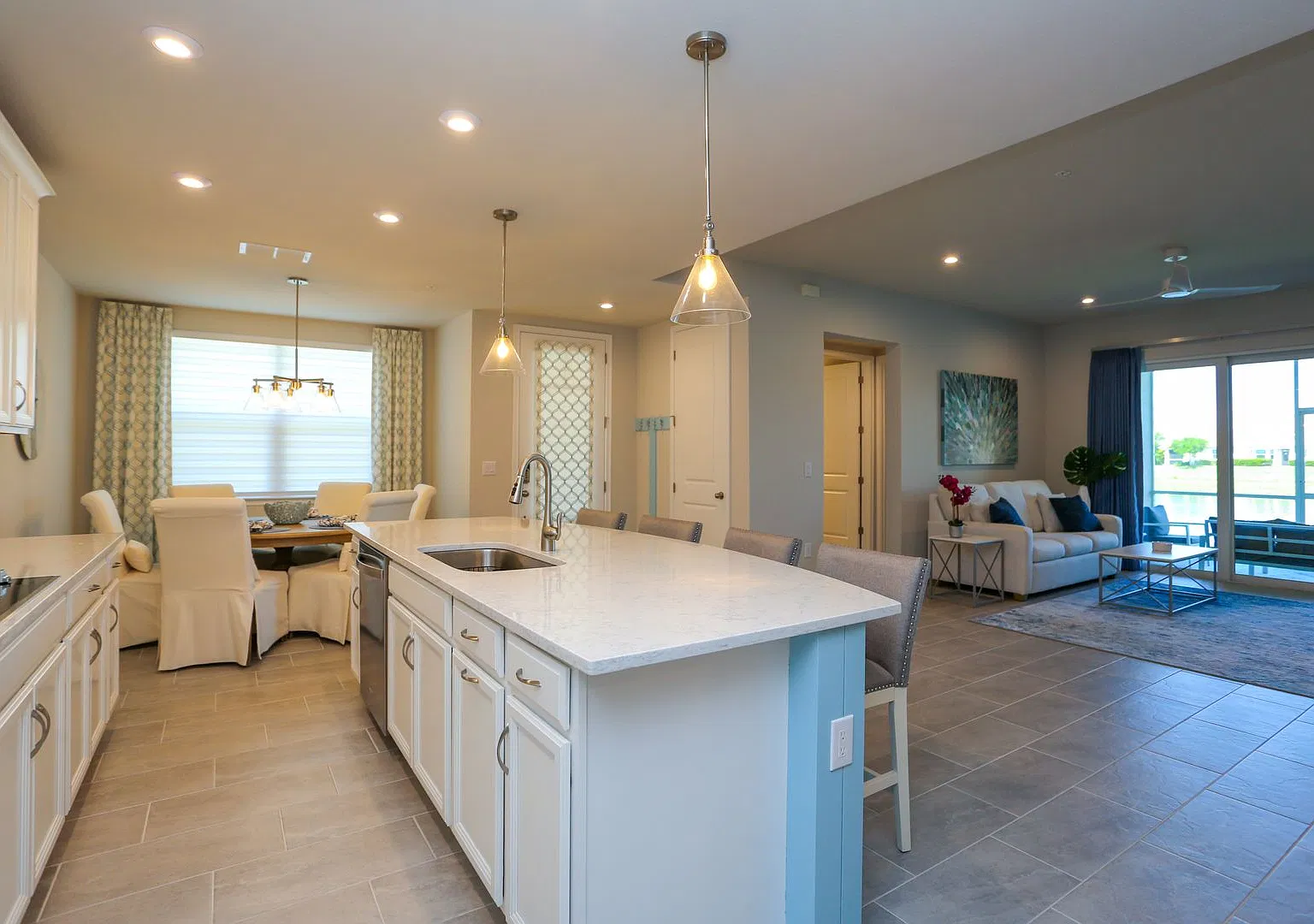 Furnished 2br/2ba Condo With Lake View & Attached Garage | Arboretum | Naples — Photo 3