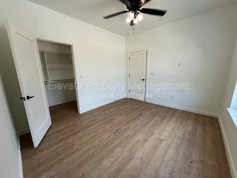 216 E Hurd St #200 — Photo 10
