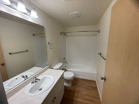 4th image of 1307 N 43rd St #205