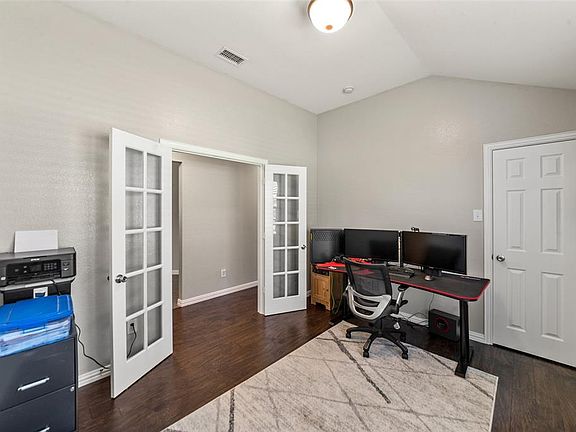 3rd image of 1004 Honeywell Dr