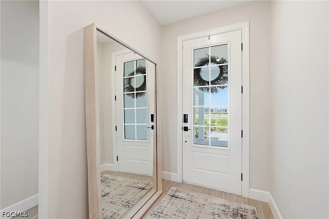 3 bed, 2.0 bath, 1896 sqft, $8,500 — Photo 3
