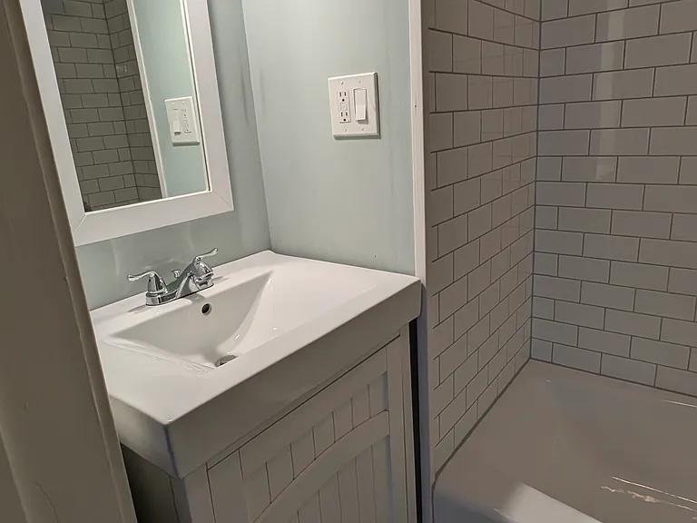 139 S Foster Ave — Photo 7
