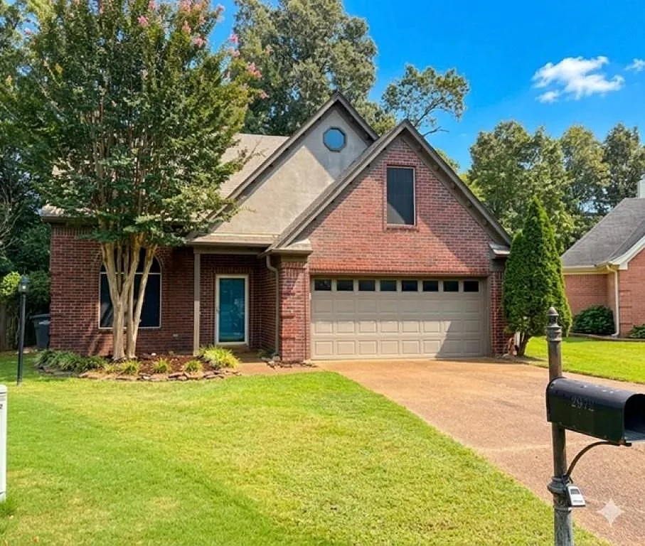 4 bed, 2.5 bath, 1642 sqft, $2,195 — Photo 1