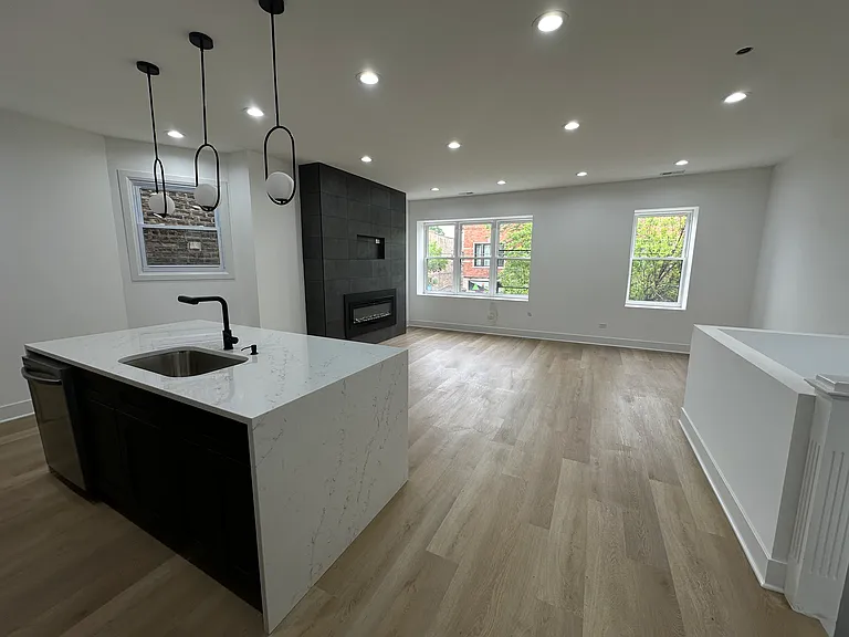 3116 W Montrose Ave #2 — Photo 21