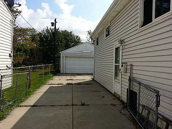 2nd image of 77 Hackett Dr