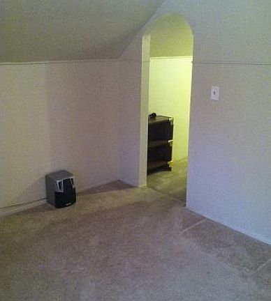 5th image of 20301 Rosemont Ave