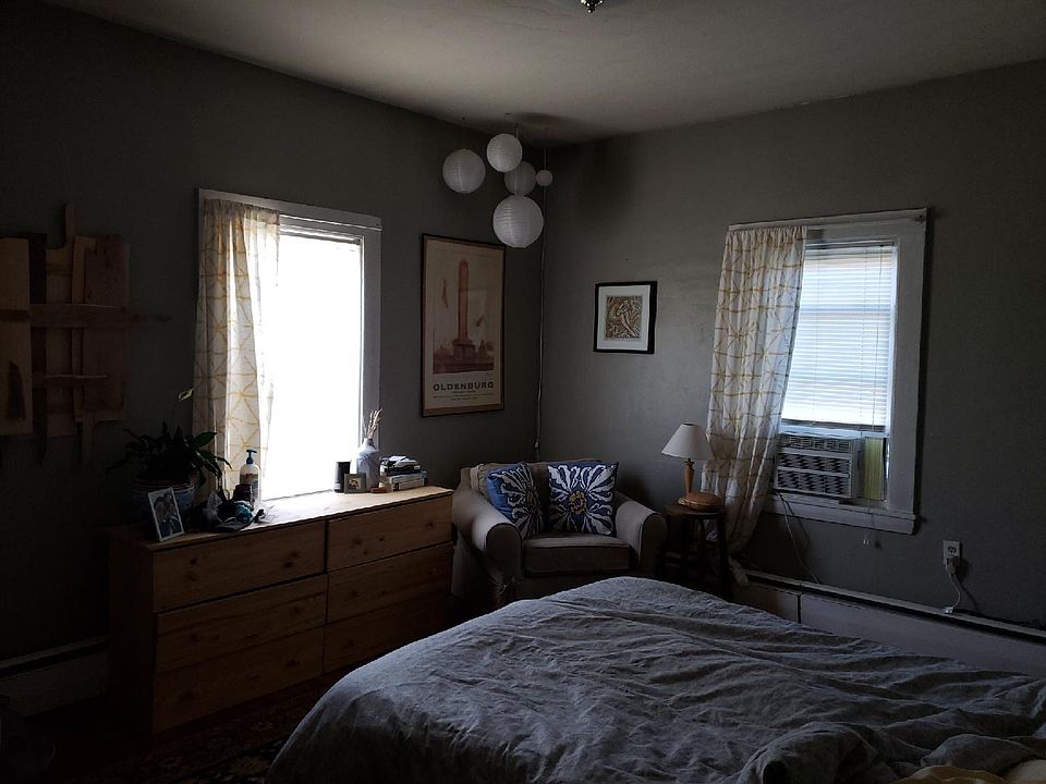 2nd image of 11 Roundy St #2
