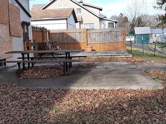 5th image of 1026 Oak St