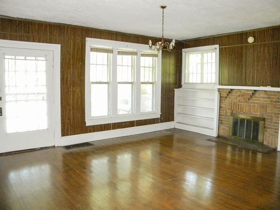 4th image of 1726 Edgewood Ave
