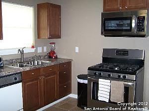 3rd image of 142 Dumont Dr