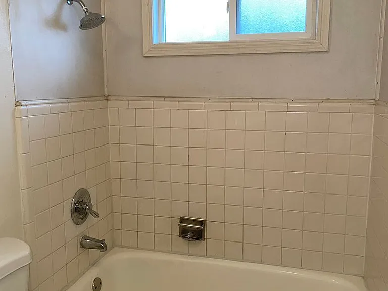 2131 Center St NE — Photo 10