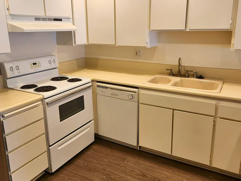 Hillside Terrace Apartments — Photo 4