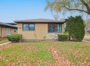 7501 E Prairie Rd, Skokie, IL 60076