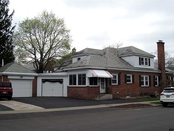 2nd image of 981 Washington Ave