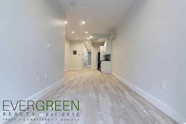Rented by Evergreen Apartments BK | media 16