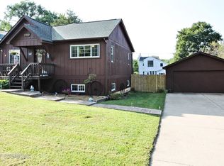 7709 E Sunset Dr, Wonder Lake, IL 60097