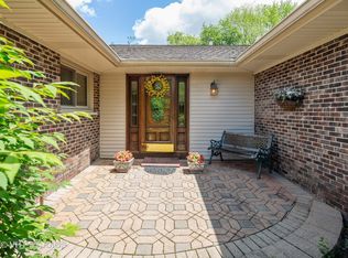 1104 Nottingham Ln, Elgin, IL 60120