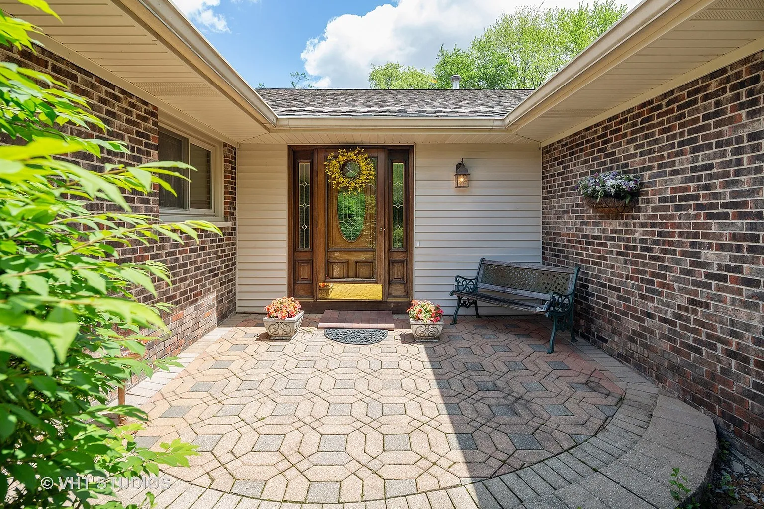 1104 Nottingham Ln photo 1