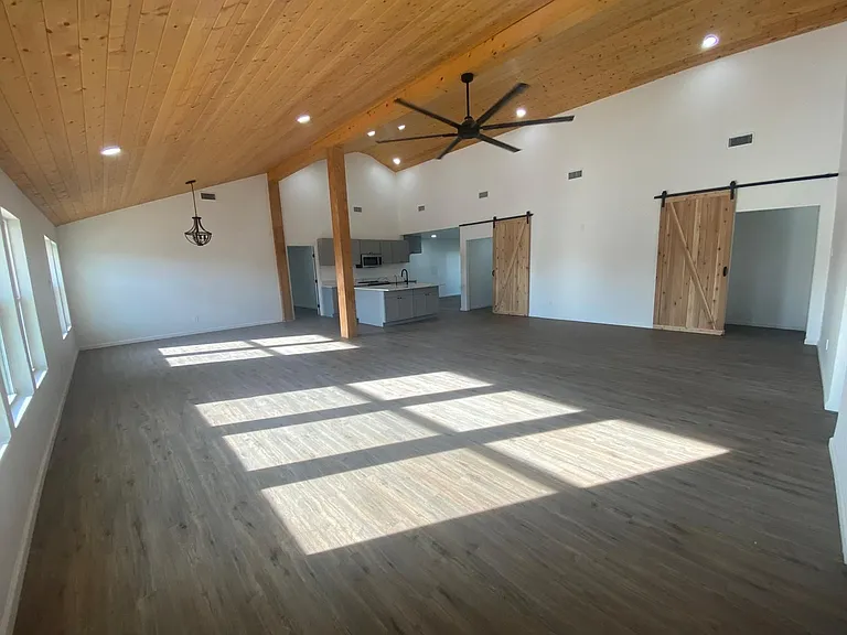 1506 Edwards St — Photo 4