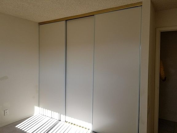 B/R (1) closet