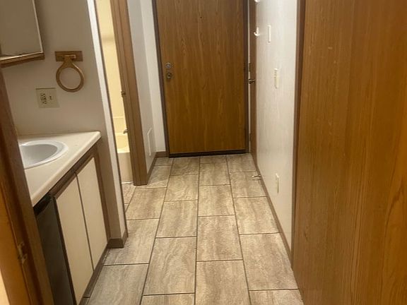 3rd image of 911 W 3rd St #328A