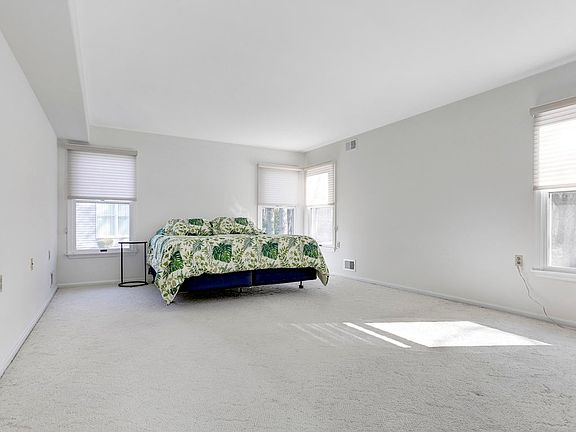 3rd image of 1613 Wisteria Ct