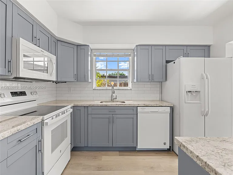 7591 Pierce St — Photo 3