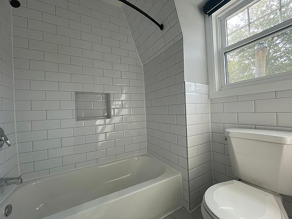 4th image of 131 Monticello Ave #3E