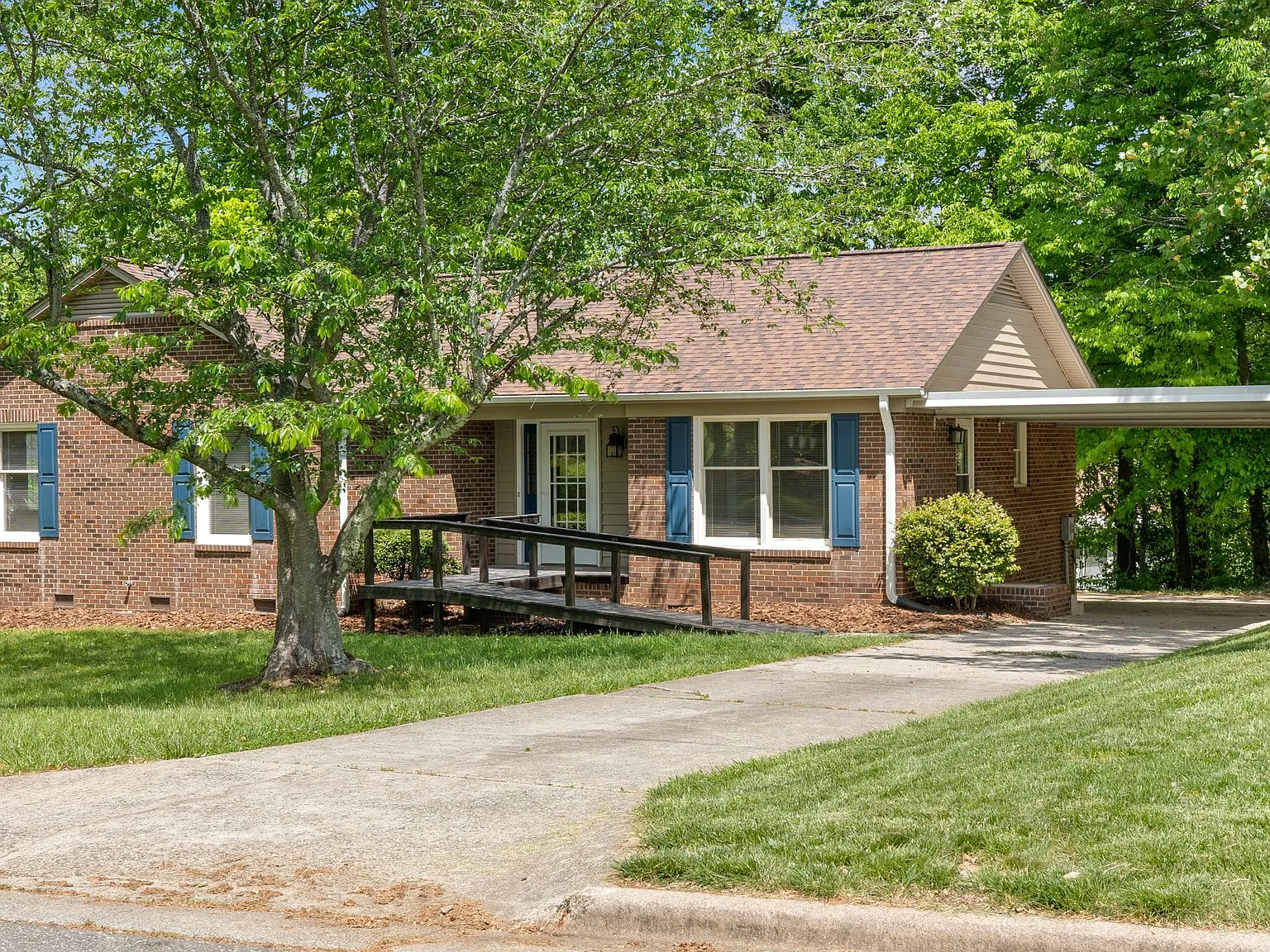 3 bed, 1372 sqft, $1,850 — Photo 2