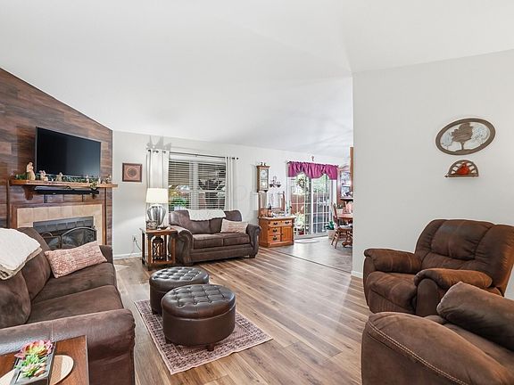 3rd image of 2259 Sundew Ave