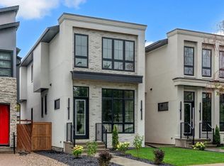 2422 W 31st St SW, Calgary, AB T3E2N5