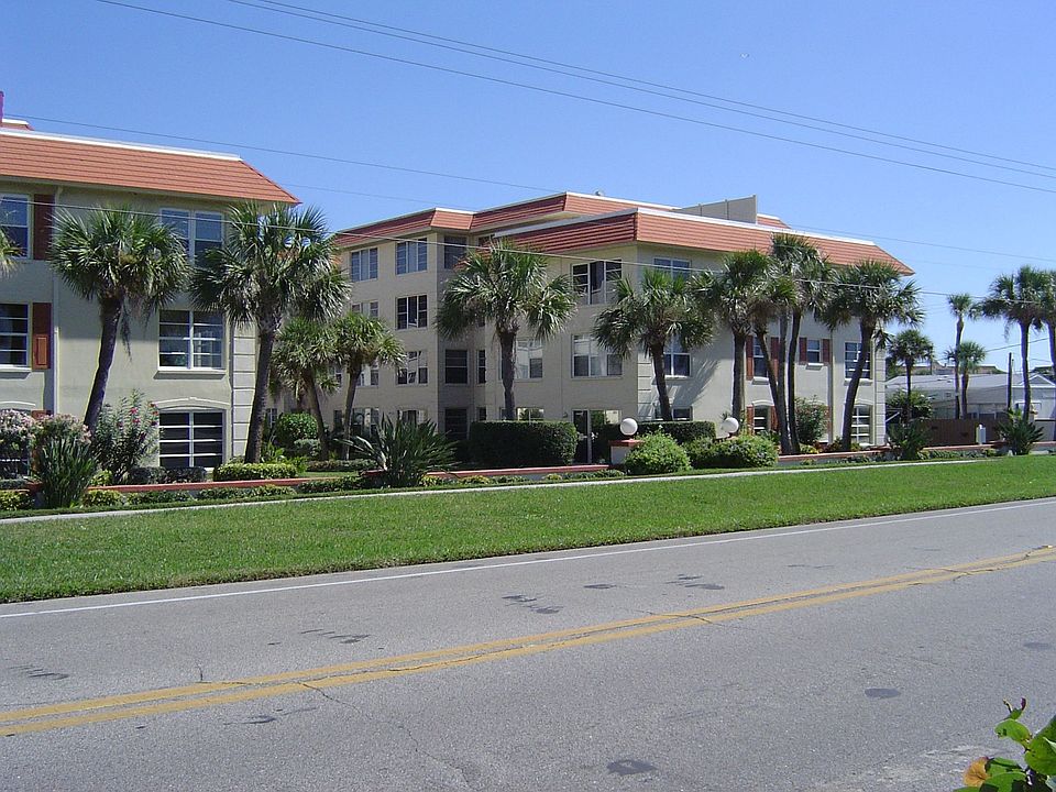 Beach Harbor Club