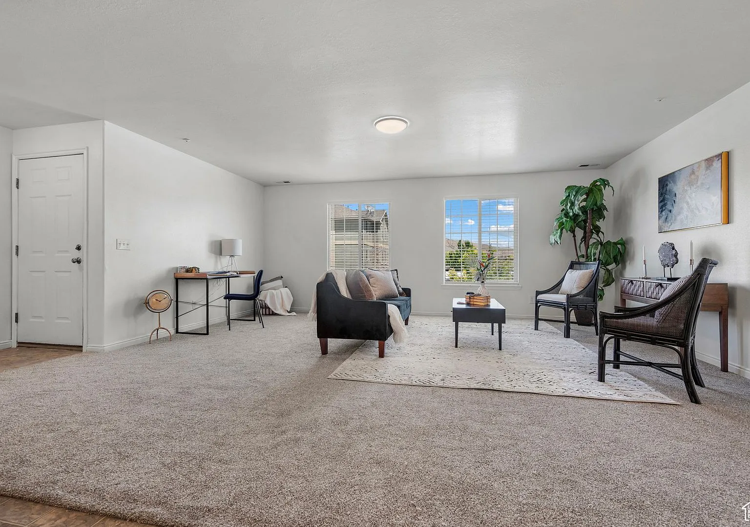 Updated Eagle Mountain Condo — Photo 4