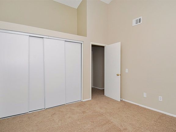 4th image of 25760 Delphinium Ave