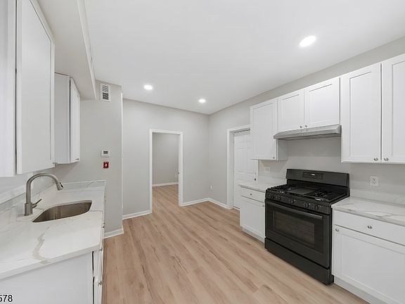 2nd image of 59 Henry St APT A1