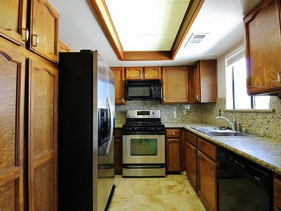 3rd image of 517 Grimsby Ave