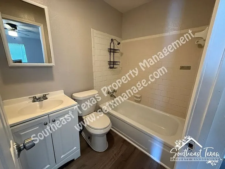 615 Adams St #D — Photo 5