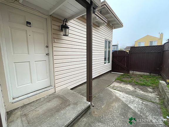 5th image of 392 Lynbrook Dr