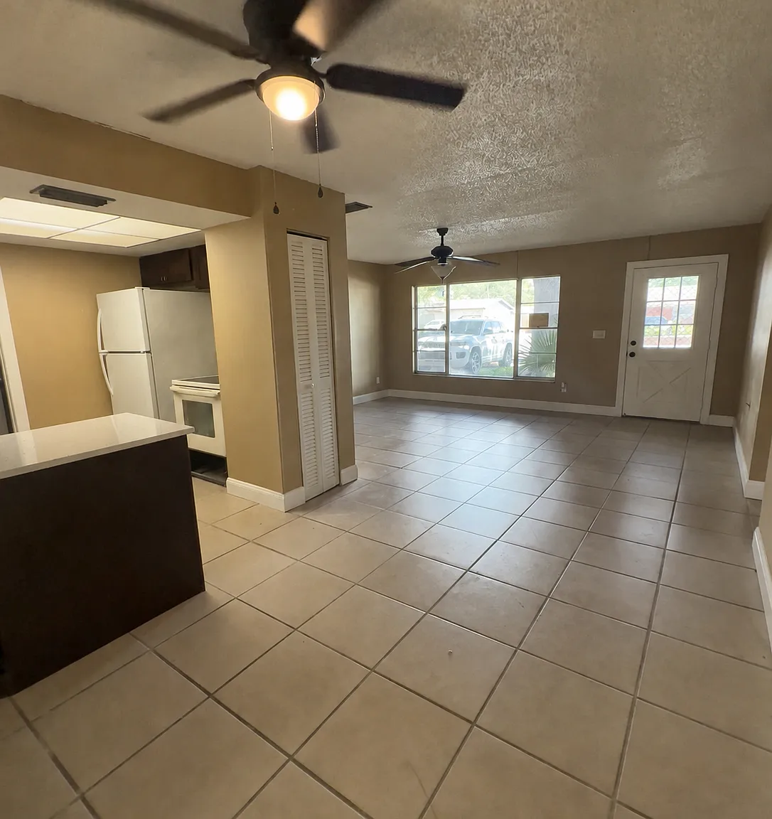 3 bed, 1100 sqft, $2,300 — Photo 1