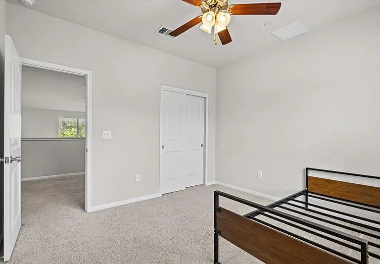 516 E Slaughter Ln — Photo 43