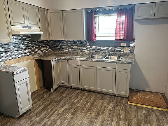 2nd image of 200 Harker St